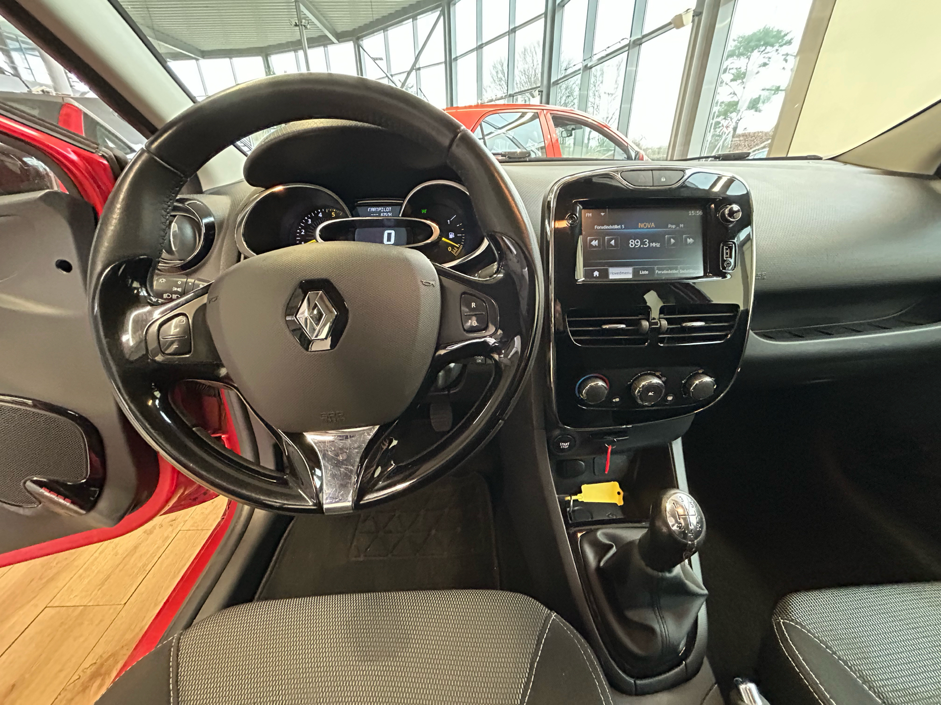 Rød Renault Clio fra 2014