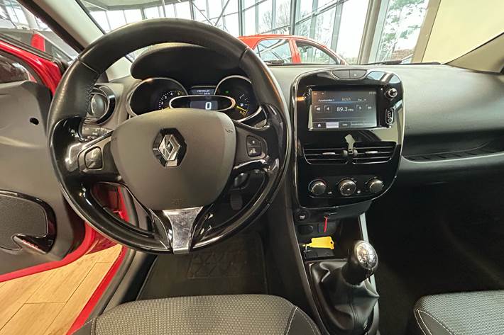 Rød Renault Clio fra 2014