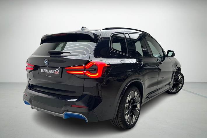 Sort BMW iX3 fra 2024