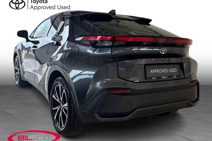 Grå Toyota C-HR fra 2024