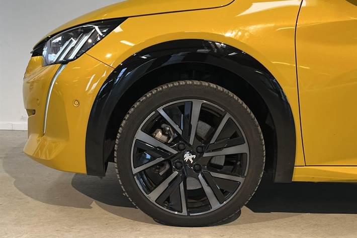 Gul Peugeot e-208 fra 2023