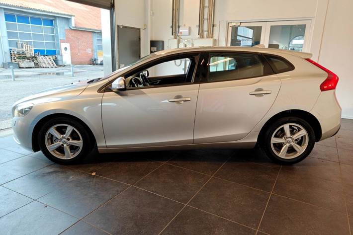 Sølv Volvo V40 fra 2017