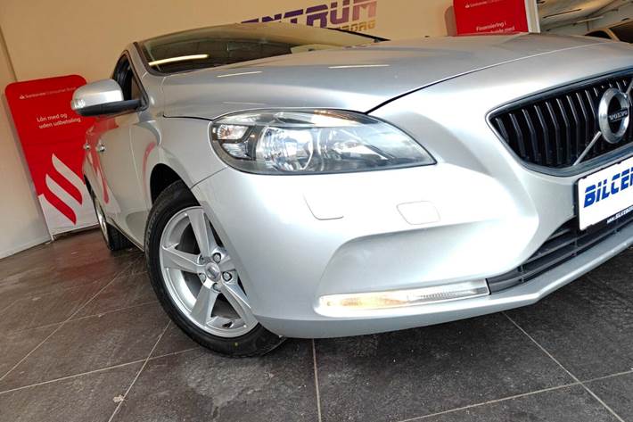 Sølv Volvo V40 fra 2017