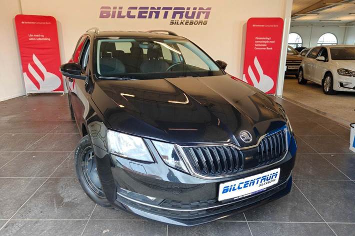Sort Skoda Octavia fra 2019