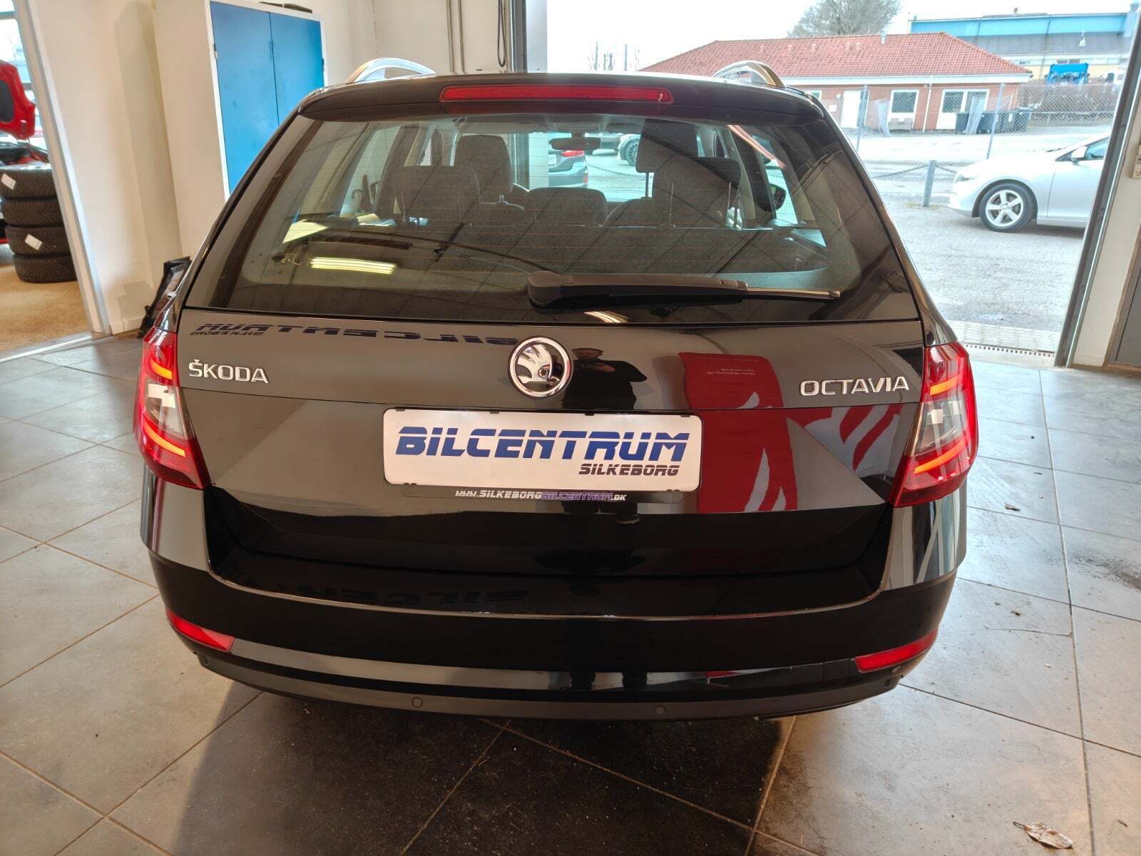 Sort Skoda Octavia fra 2019