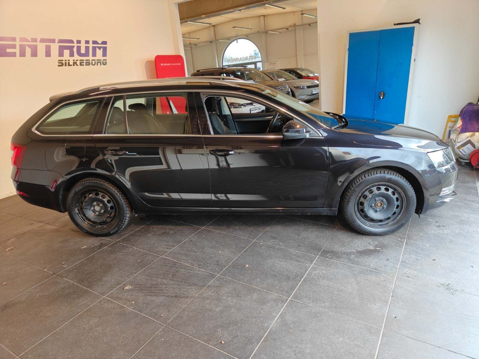 Sort Skoda Octavia fra 2019