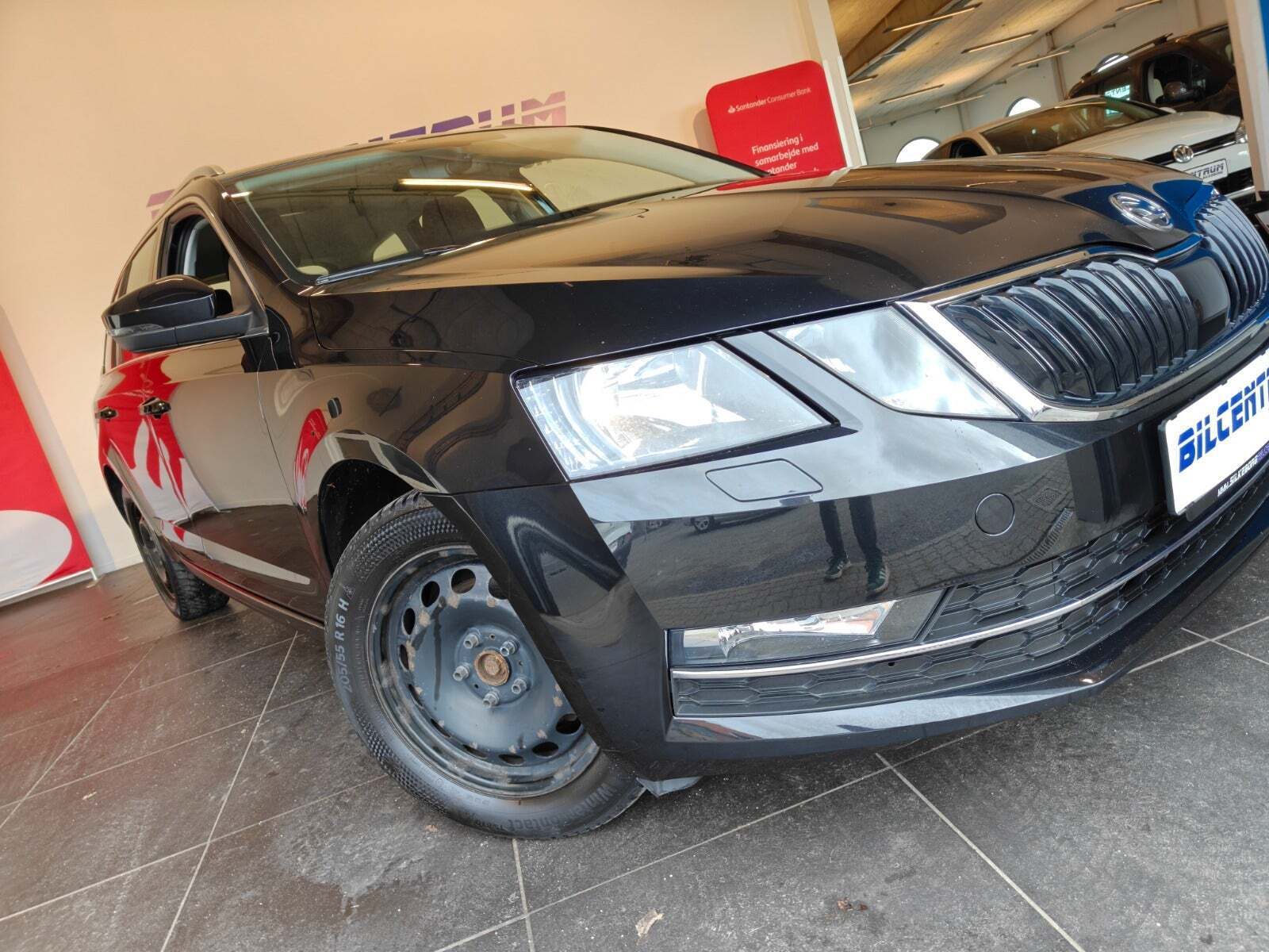 Sort Skoda Octavia fra 2019