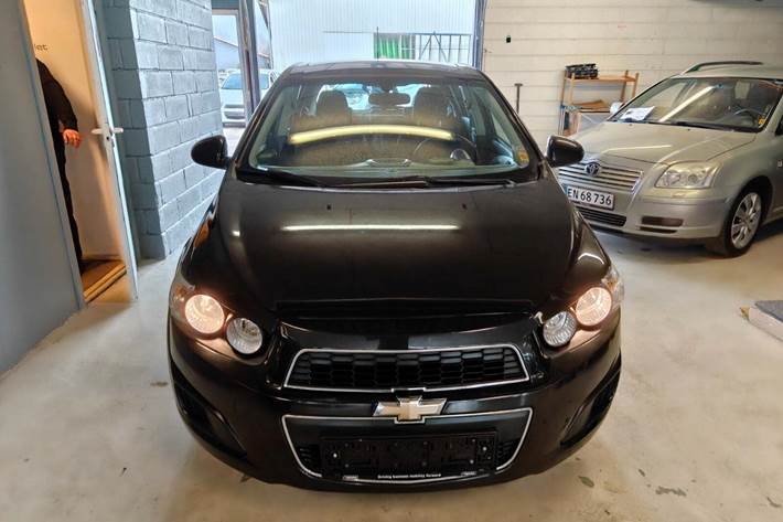 Gul Chevrolet Aveo fra 2014