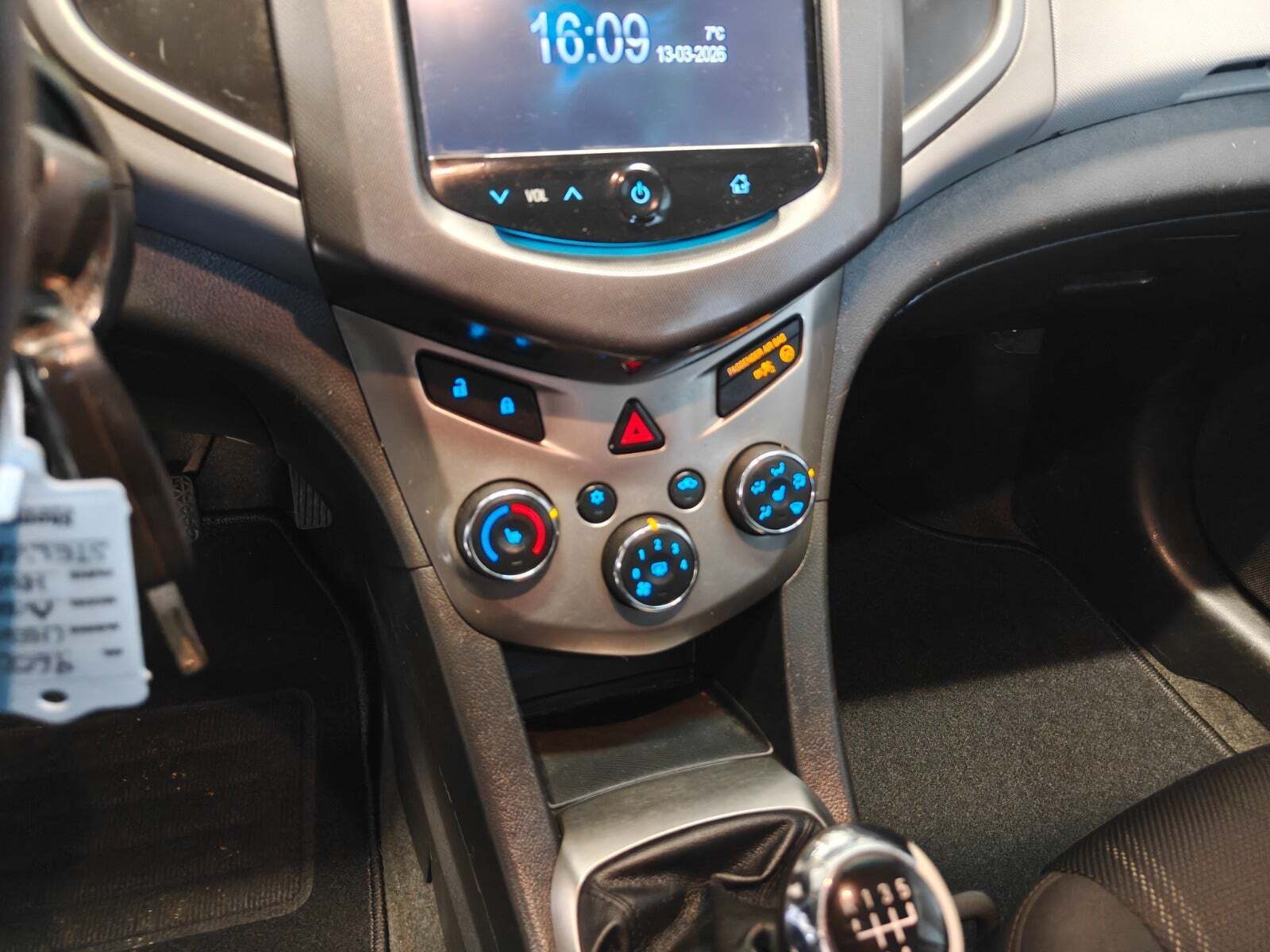 Gul Chevrolet Aveo fra 2013