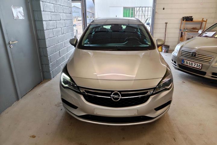 Gul Opel Astra fra 2016