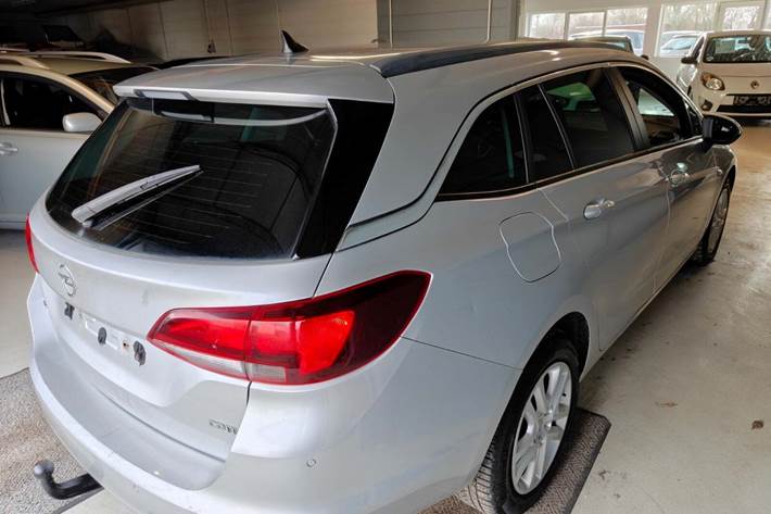 Gul Opel Astra fra 2016