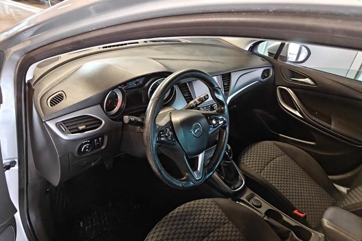 Gul Opel Astra fra 2016