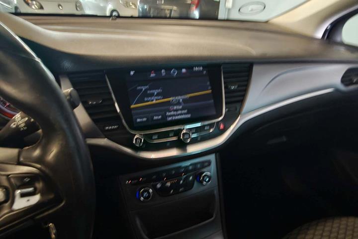 Gul Opel Astra fra 2016