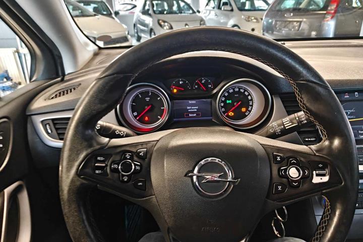 Gul Opel Astra fra 2016
