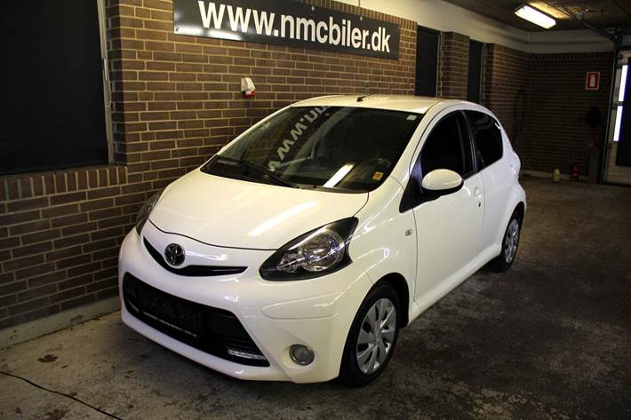 Hvid Toyota Aygo fra 2012