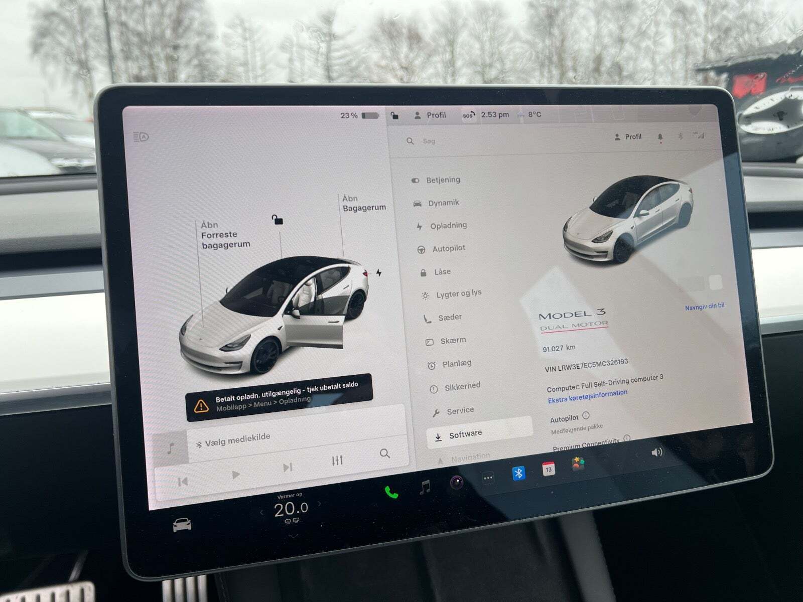 Grøn Tesla Model 3 fra 2021
