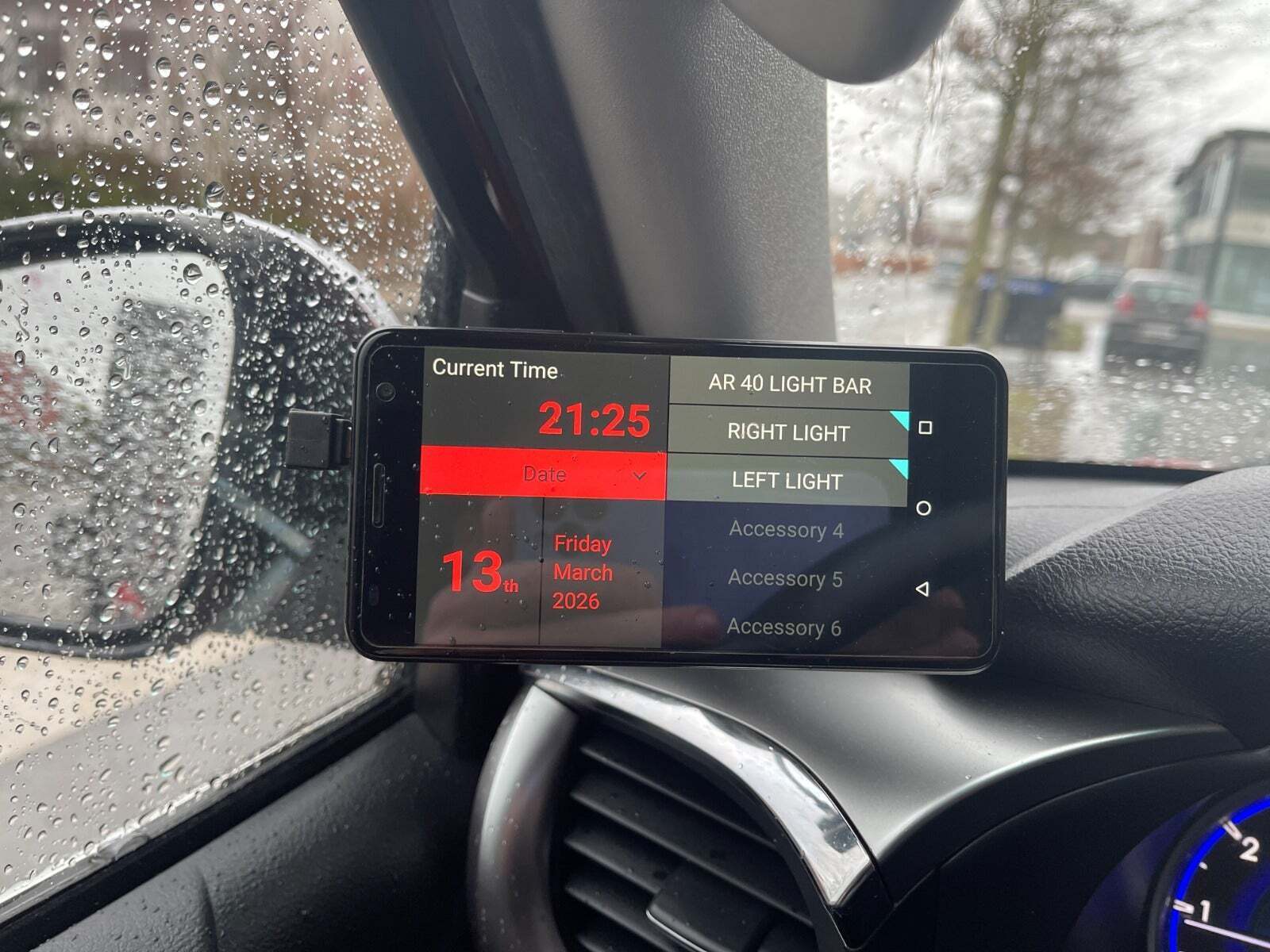 Rød Toyota HiLux fra 2016