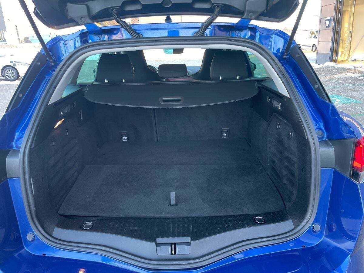 Blå Renault Megane IV fra 2021