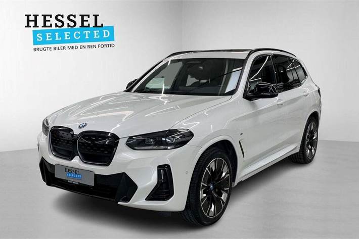 Hvid BMW iX3 fra 2023 set udefra