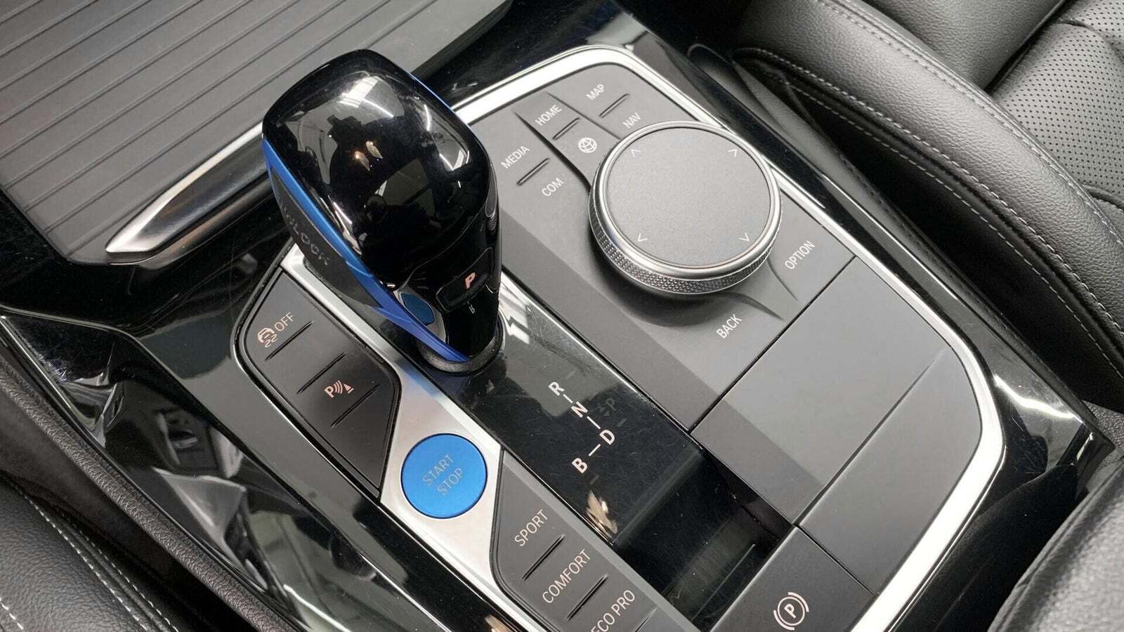 Hvid BMW iX3 fra 2023