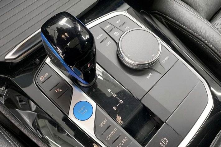 Hvid BMW iX3 fra 2023