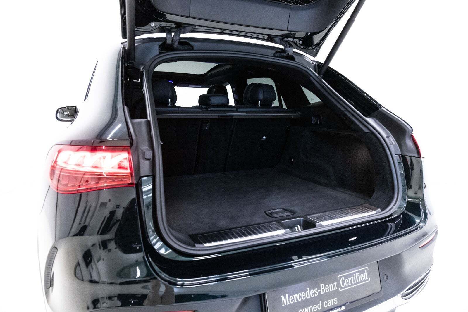 Grøn Mercedes EQE350 SUV fra 2025