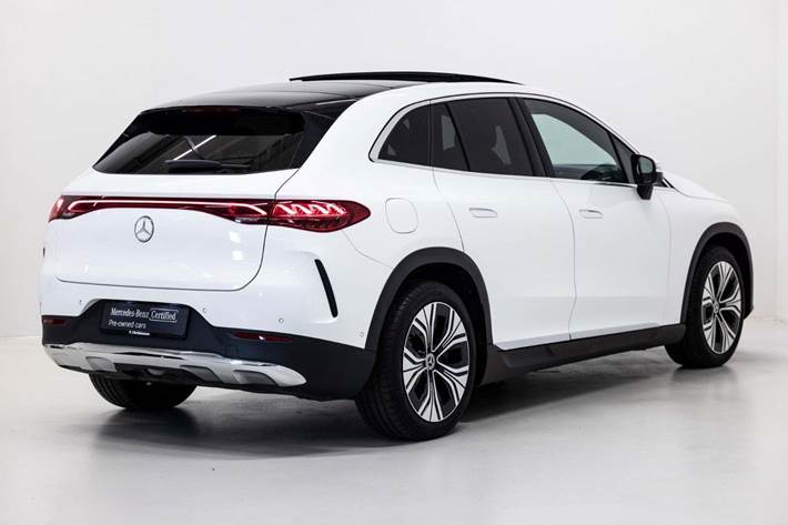 Hvid Mercedes EQE300 SUV fra 2024