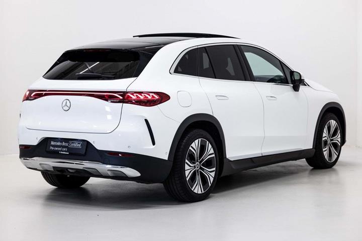 Hvid Mercedes EQE300 SUV fra 2024