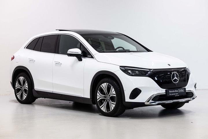 Hvid Mercedes EQE300 SUV fra 2024