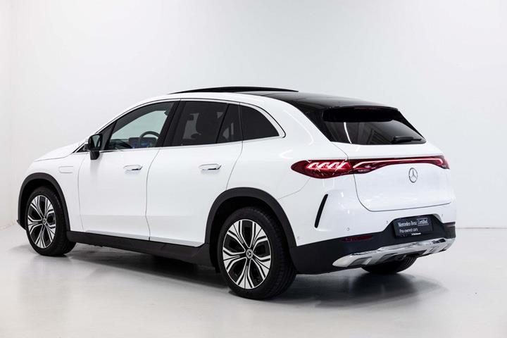 Hvid Mercedes EQE300 SUV fra 2024