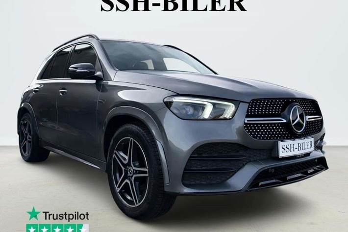 Grå Mercedes GLE350 de fra 2021 set udefra