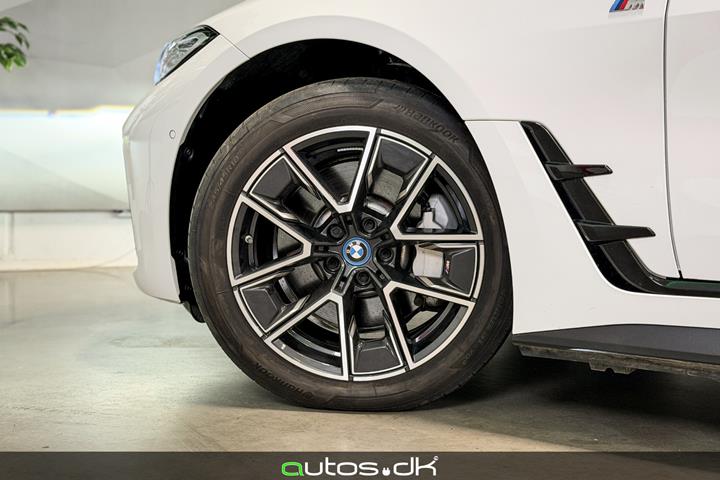 Hvid BMW i4 fra 2023