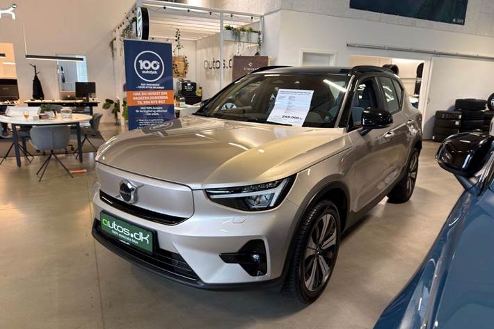 Orange Volvo XC40 fra 2023