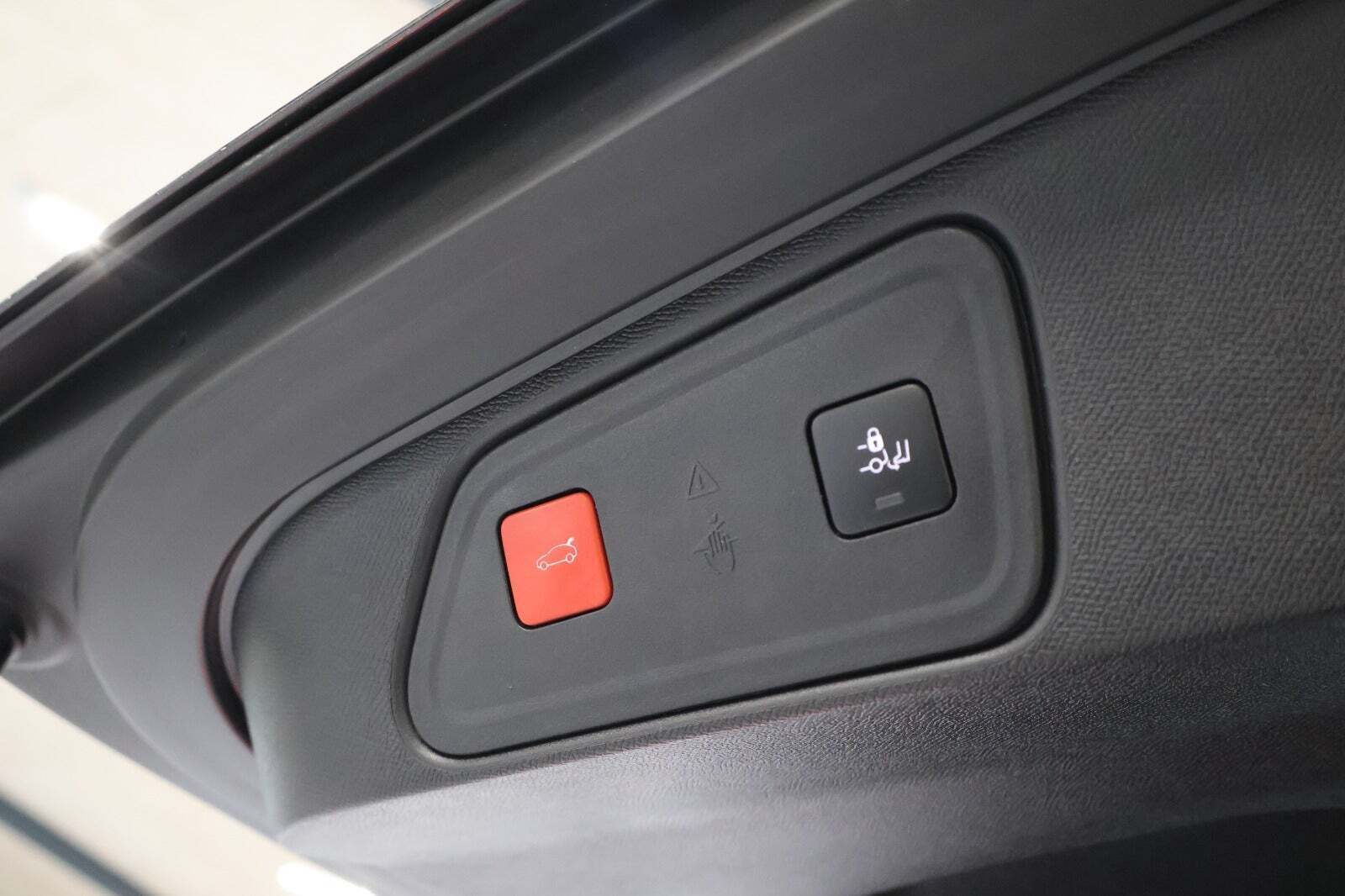 Sølv Peugeot 3008 fra 2022