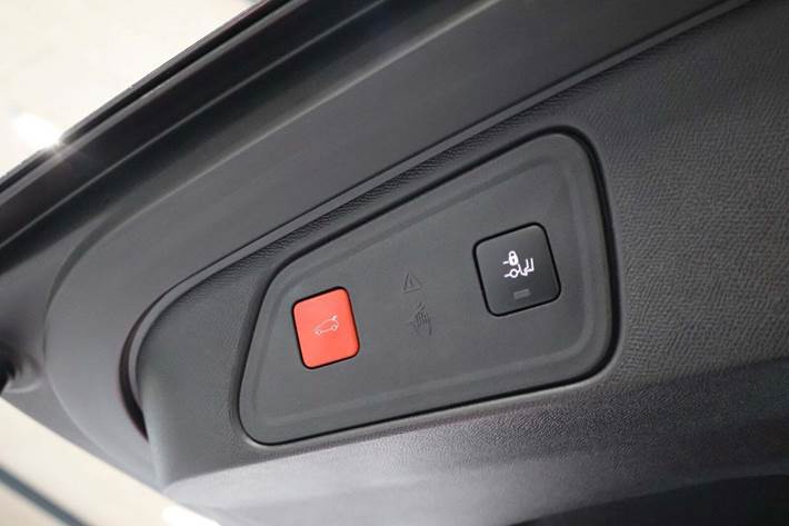 Sølv Peugeot 3008 fra 2022