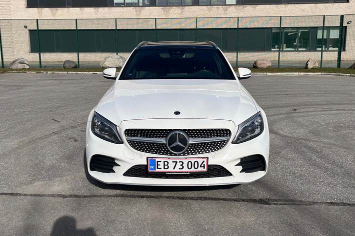 Hvid Mercedes C300 e fra 2019