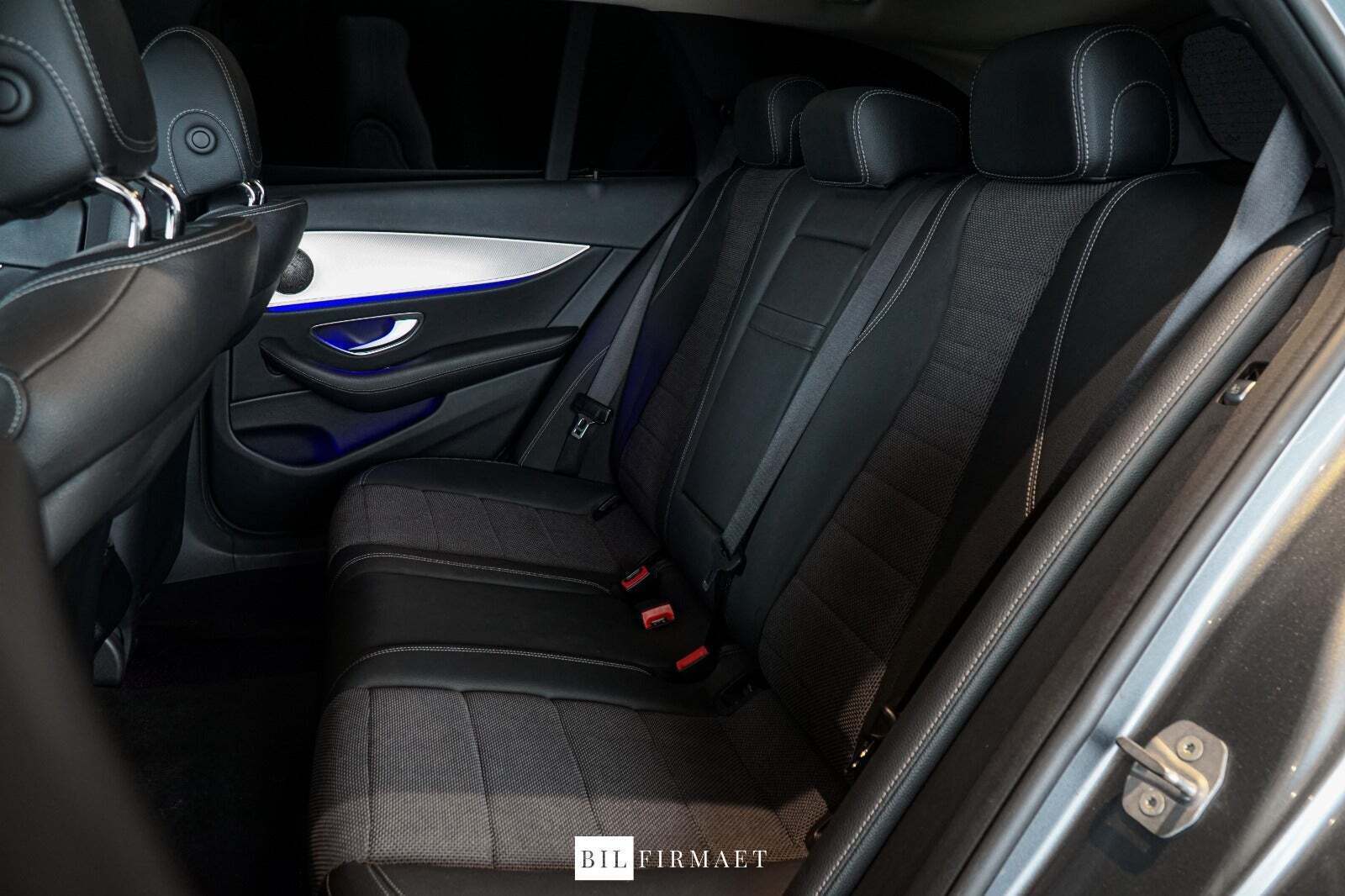 Grå Mercedes E220 d fra 2017