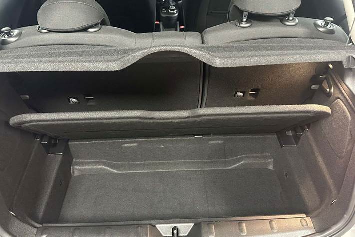 Sølv Mini Cooper SE fra 2023