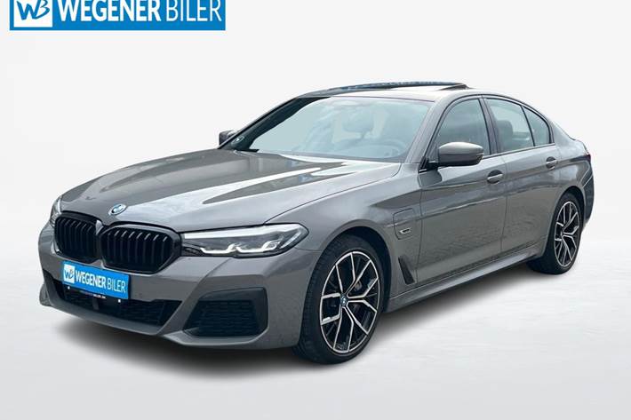 undefined BMW 545e fra 2022 set udefra