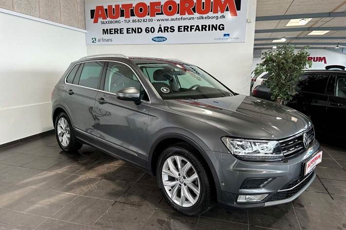 Grå VW Tiguan fra 2017 set udefra