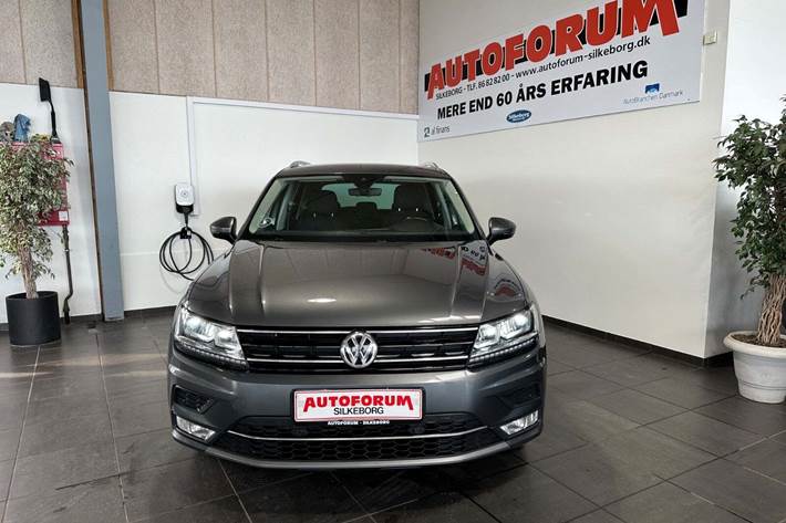 Grå VW Tiguan fra 2017