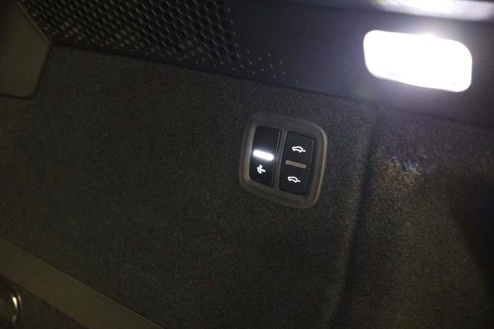 Grøn Porsche Macan Turbo fra 2025