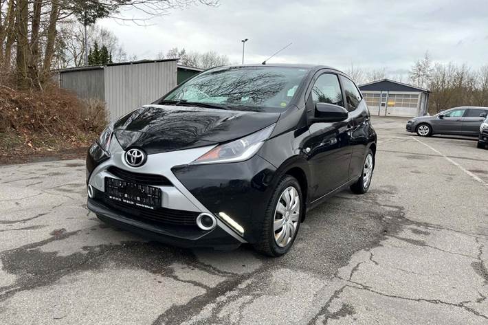 Sort Toyota Aygo fra 2015