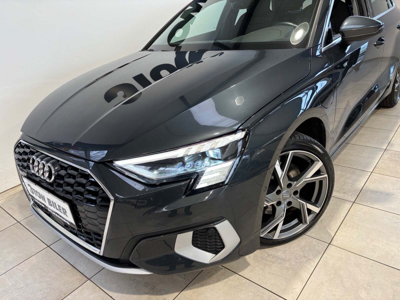 Grå Audi A3 fra 2021