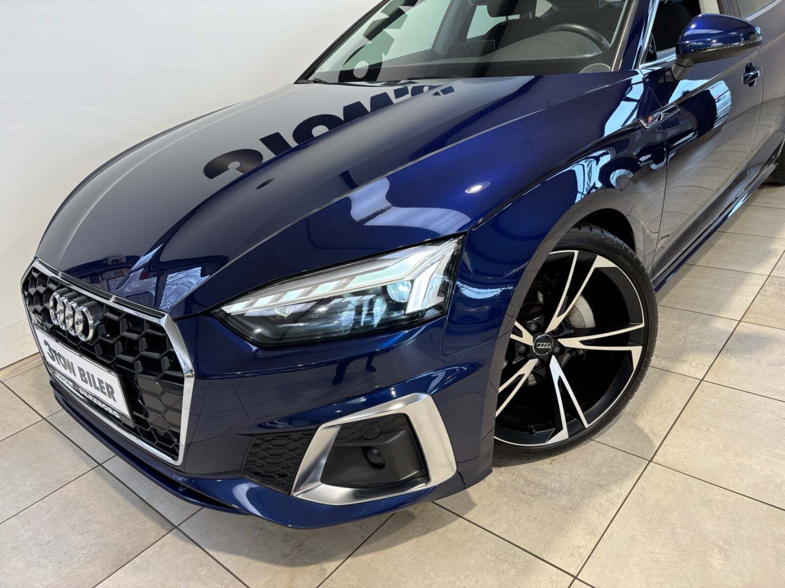 Blå Audi A5 fra 2021
