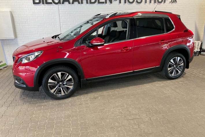 Rød Peugeot 2008 fra 2019