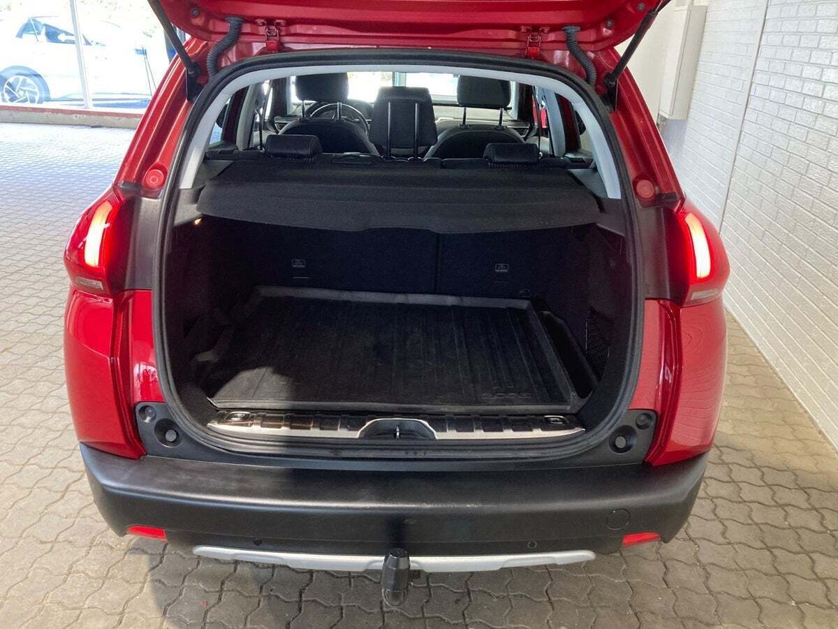 Rød Peugeot 2008 fra 2019