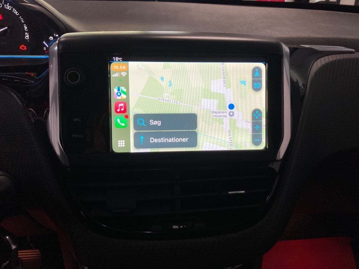Rød Peugeot 2008 fra 2019