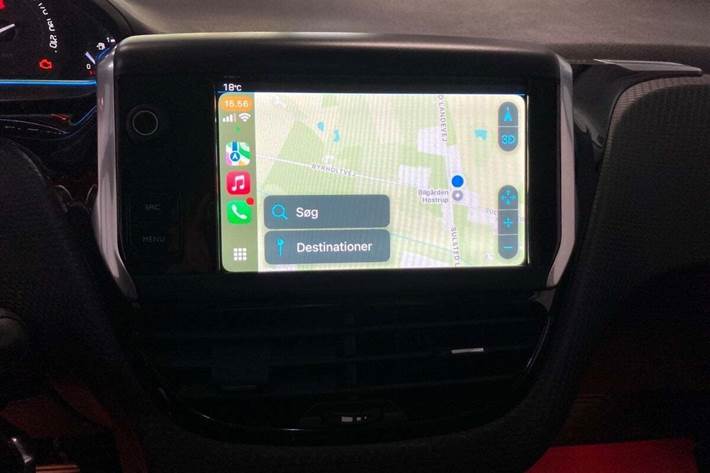 Rød Peugeot 2008 fra 2019