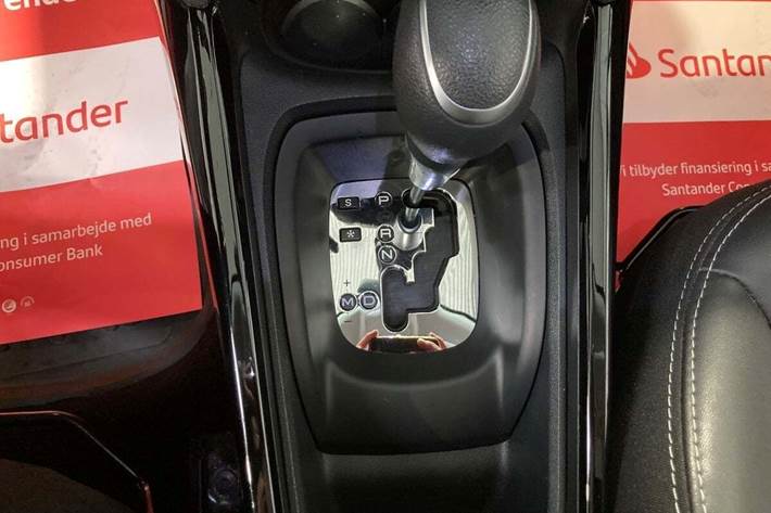 Rød Peugeot 2008 fra 2019